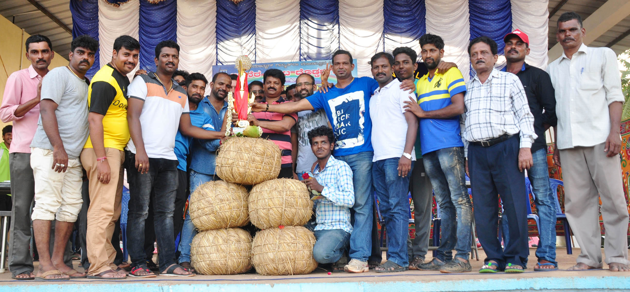 ಬ್ಯಾಟ್ ಚೆಂಡ್‌ದ ಗೊಬ್ಬು: ವಿಜೇತರಿಗೆ ಅಕ್ಕಿ ಮುಡಿ